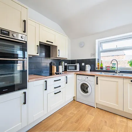 53a Hampton Road *